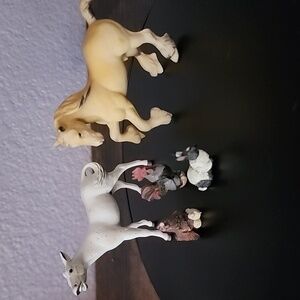 Bryer minature Horses vintage from 1999. Incl. Hen,Roost and Rabbit, also Bryer.